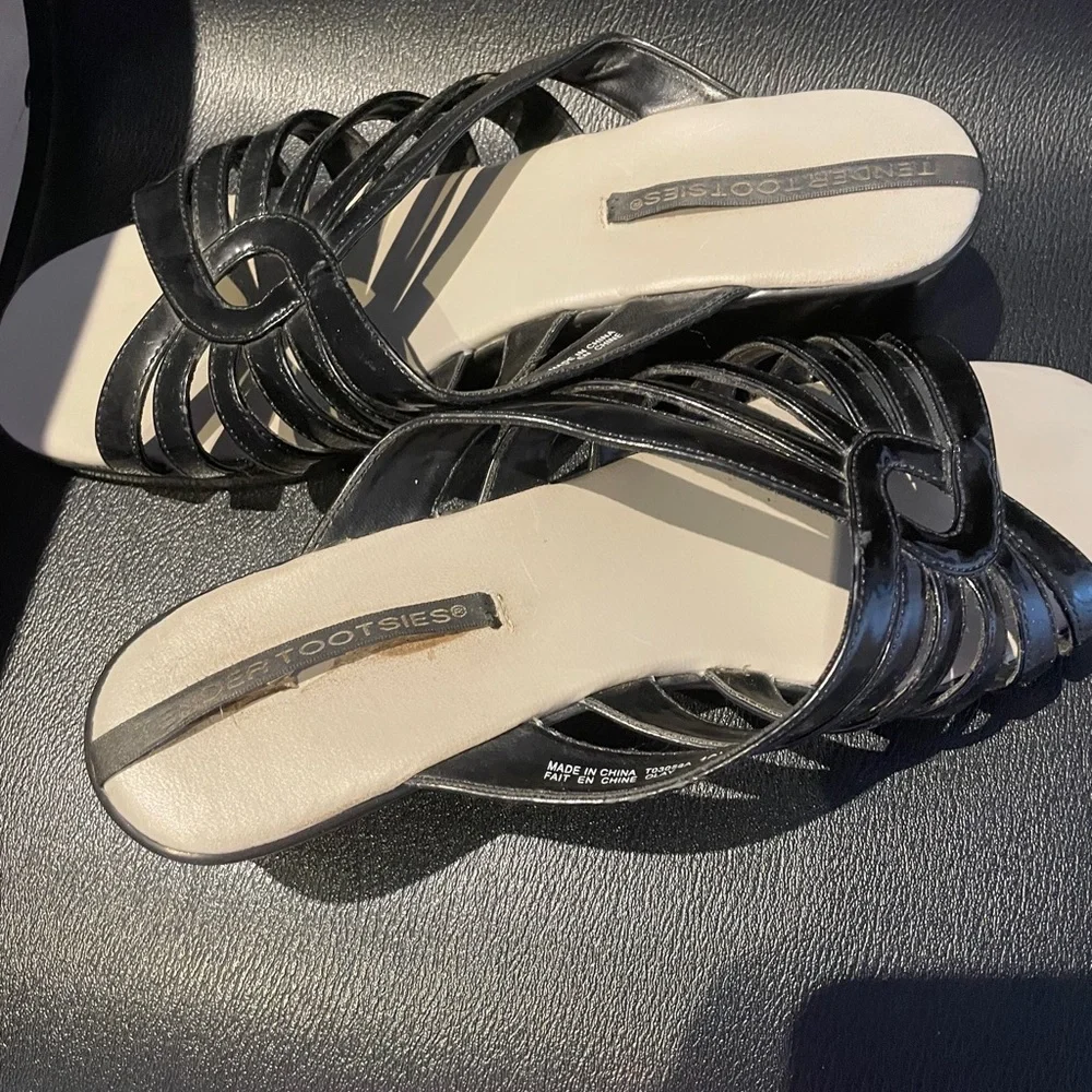 🌷🌷Two /,$20.00🌷🌷Black patent Slip on Sandals in Size 10W by Andrew Geller. - Picture 5 of 7